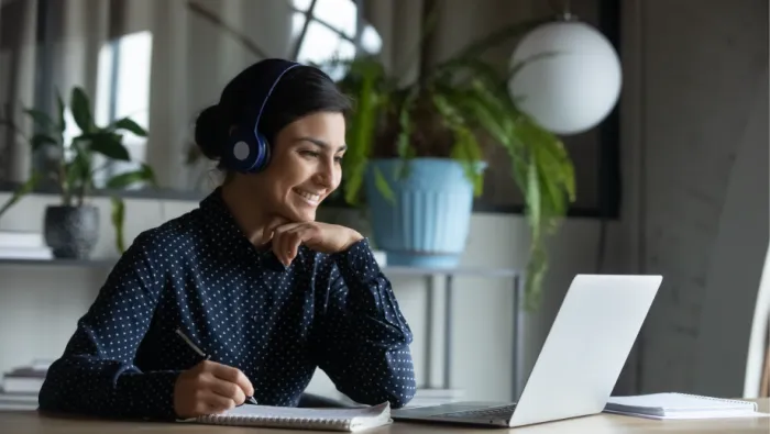 lady at laptop